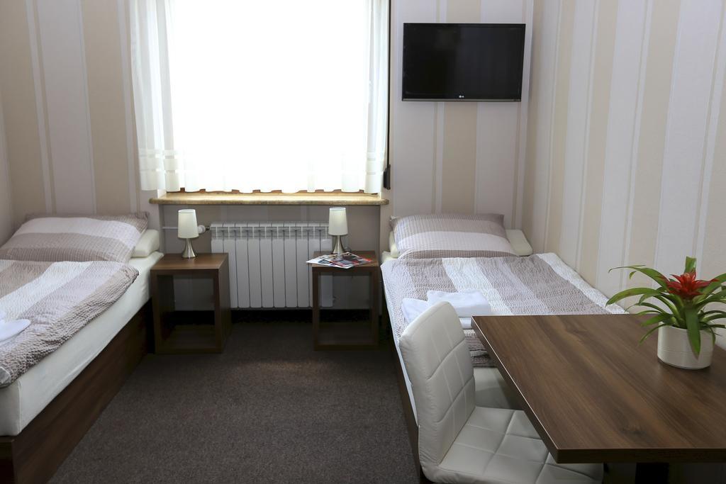 10 Bed And Breakfast Poznań Værelse billede