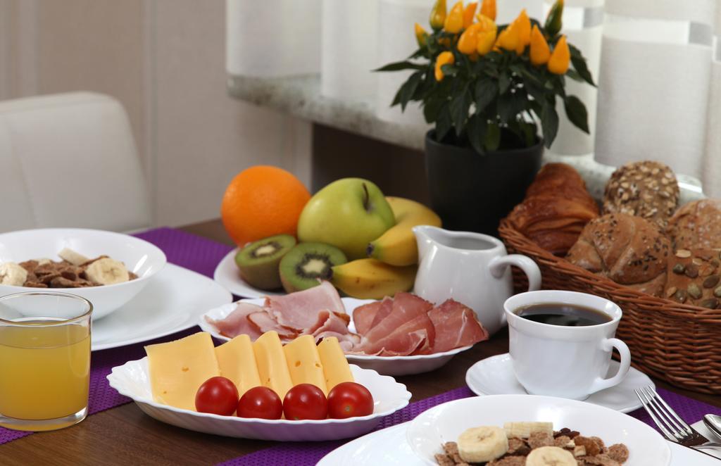 10 Bed And Breakfast Poznań Eksteriør billede