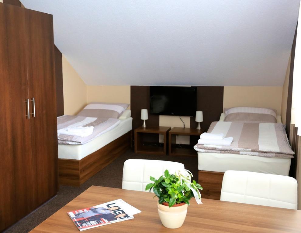 10 Bed And Breakfast Poznań Værelse billede
